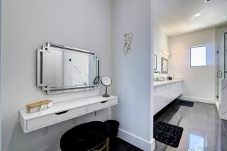 Newly Constructed Winsome Village - A Galleria Area - Houston - 8