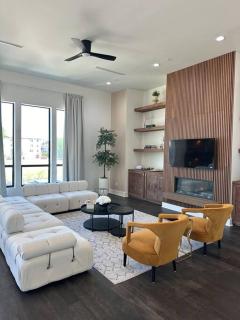 Newly Constructed Winsome Village - A Galleria Area - Houston - 3