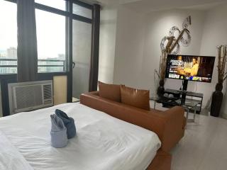 Gramercy Studio on 52nd Floor Rockwell View Free WiFi - Manila - 9
