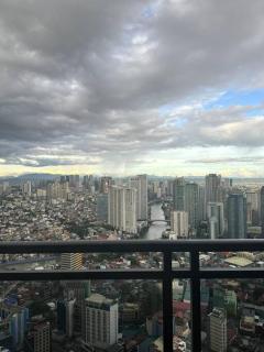 Gramercy Studio on 52nd Floor Rockwell View Free WiFi - Manila - 7