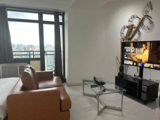 Gramercy Studio on 52nd Floor Rockwell View Free WiFi - Manila - 6