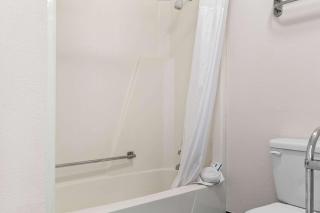 Rodeway Inn & Suites Saginaw I-675 - 1