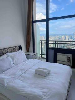 64F Spacious 1 BR Nice View Pool Sauna Gym - Manila - 9