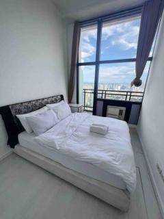64F Spacious 1 BR Nice View Pool Sauna Gym - Manila - 3