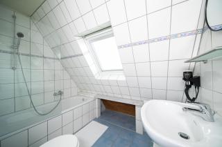 Haus mit 3 Schlafzimmern - 6 Betten - Free Parking - Kaarst - 5