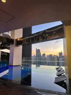 Penthouse Studio Highspeed Wi Fi Smart TV Pool GYM - Manila - 6