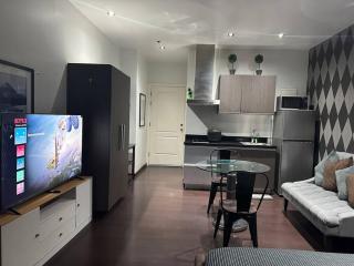 Penthouse Studio Highspeed Wi Fi Smart TV Pool GYM - Manila - 4