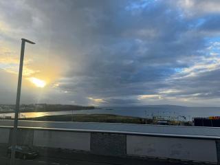 Modern apartment with sea views - Portrush - 9