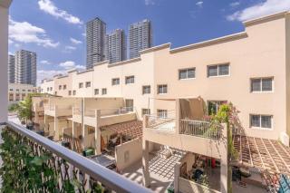 Sleek & Stylish Studio in JVC - Dubai - 9