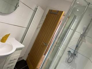 Central Hull Spacious Apartment H3 - 9