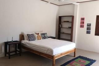 A bedroom in a local area - Luang Prabang - 2