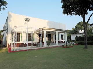 Super Hotel O Surprise Farm House - Aligarh - 8