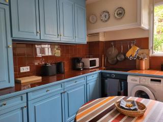 Renovated 12th-century chapel fully equipped for 6 - 8