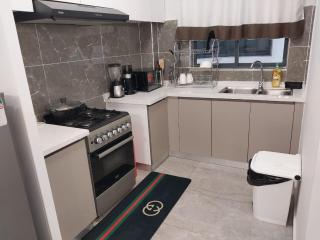 beautifully furnished two bedroom apartment with well equipped gym and heated swimming pool and amazing city scenic views and ample parking space - Nairobi - 2