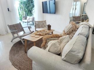 Private-Pool 3 Bedroom 3 Bath Villa, Bangrak Beach - Koh Samui - 4