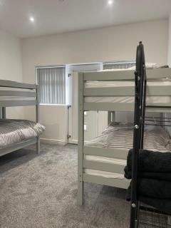 Ground Floor - Balmoral Stays - Apartment 2 - Sleeps 6 Free WiFi - 6