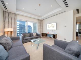 Spacious 3-Bedroom Retreat in JLT with Stunning Views - Dubai - 8