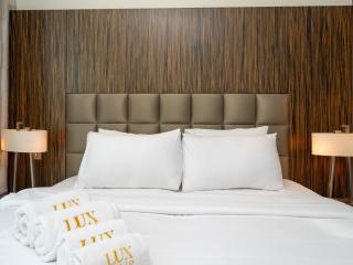 Spacious 3-Bedroom Retreat in JLT with Stunning Views - Dubai - 1