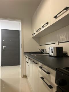 Stylish Studio with Balcony at Exigent Plaza - 04 - 2