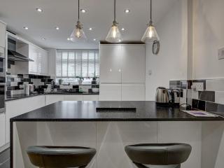 Stunning Manchester Apartment with Parking - Pass the Keys - 5