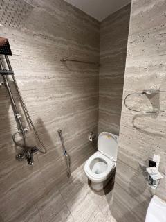 الأجنحة الراقية جناح غرفة نوم وصالة بجانب البوليڤارد Elegant Suites Suite Bedroom & living room near Boulevard - Riade - 4