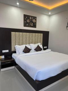 Aliza Inn And Suites By SRS Hotels - 7