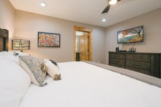 Foxcroft: New, Lake Access w. Dock Slip, Hot Tub, Pool Table - 1