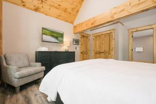 Mountain Laurel: New, Lake Access w. Dock Slip, Hot Tub, Dogs OK - 1