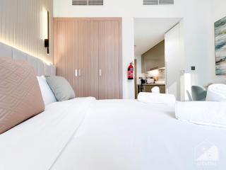 Deluxe Studio with Balcony at Aziz Riviera - Dubai - 3