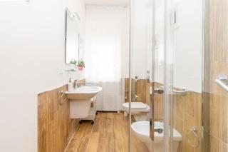 Modern suite with balcony and park view - Milan - 2
