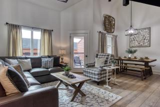 Downtown Gatlinburg Prime location walk everywhere in Gatlinburg3Bed3Bath Sleeps 8 - 9