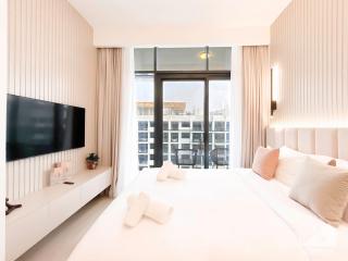 Opulent Studio with Balcony at Aziz Riviera - Dubai - 0