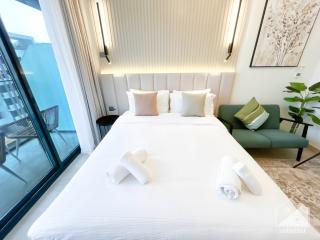 Opulent Studio with Balcony at Aziz Riviera - Dubai - 5