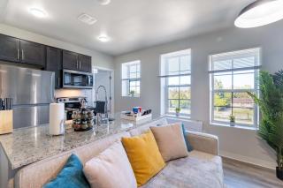 2BR Exclusive Retreat Near Henry Ford - Detroit - 6