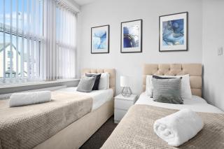 Two Bedroom Apartment - Single Beds - Accommodates 3 - Street Parking - Top Rated -WBB - West Bromwich - 9