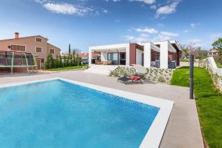 Strandnahe Villa Grofica mit Whirlpool und Grill - Pula - 5