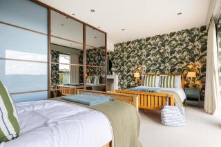 Hawkwood Court - with Hot Tub, Cinema, Gym, Games Room & Outdoor Kitchen - Scarborough - 1
