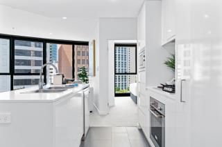CBD High-Rise 1-Bed with Pool, Gym & View - Brisbane - 8