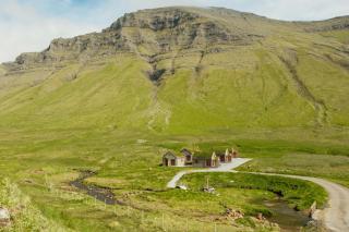Múlafossur Cottages by famous waterfall in Gásadalur - 7