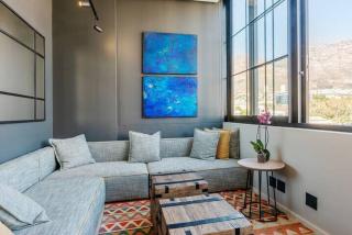 Upmarket East City Apartment w views - 5