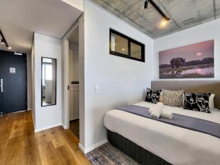 Stylish, brand new, secure apartment with pool - 5