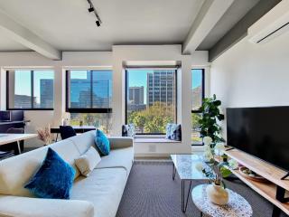 City Oasis Apartment with Rooftop Pool! - Cidade Do Cabo - 0