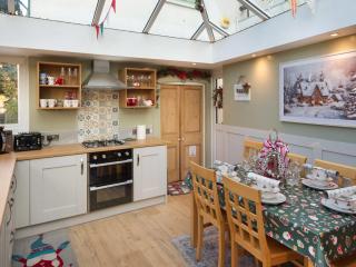 Christmas Cottage - Cheddar - 6