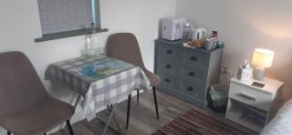 Room in Dee's house - 5