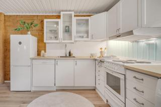 Cozy Hideaway with Private Balcony and Self Check In - 7