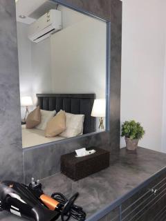 Luxury 1 BR Boulevard world 10 Min Nearby - 8