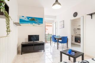 Comfy Apartment with Balcony near the Sea! - Livorno - 0