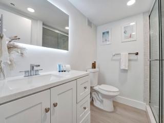 Cozy Beachfront 2 BDR Miami Beach Condo 1516 - 3