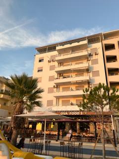 Sun, Sea and Serenity - Beachfront Apt with Sunset Views and Soothing Waves - Durazzo - 2
