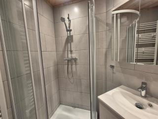 Studio rénové avec mezzanine et wifi, au pied des pistes avec balcon - FR-1-502-582 - 2